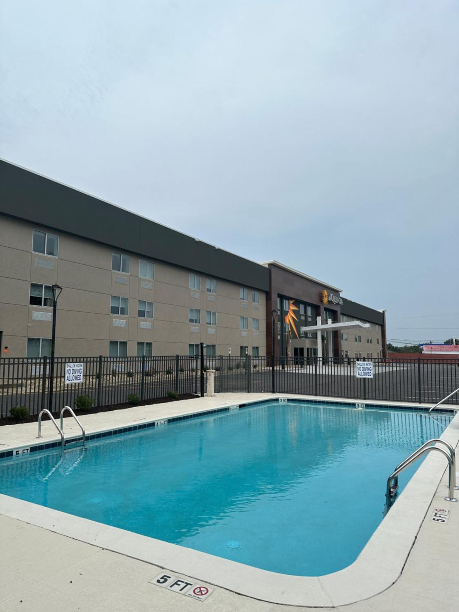 La Quinta Inn By Wyndham Columbia Ne Fort Jackson Exterior foto